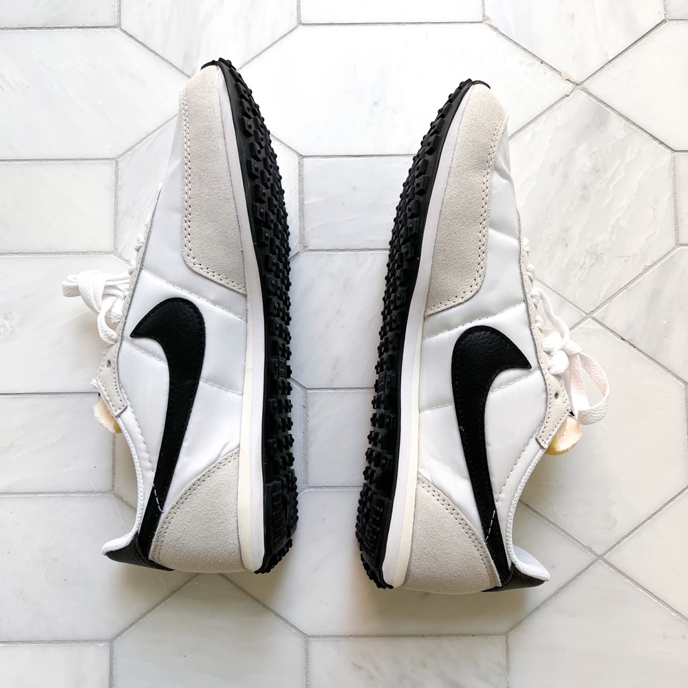 Women’s Nike Waffle Trainer 2- Size 8